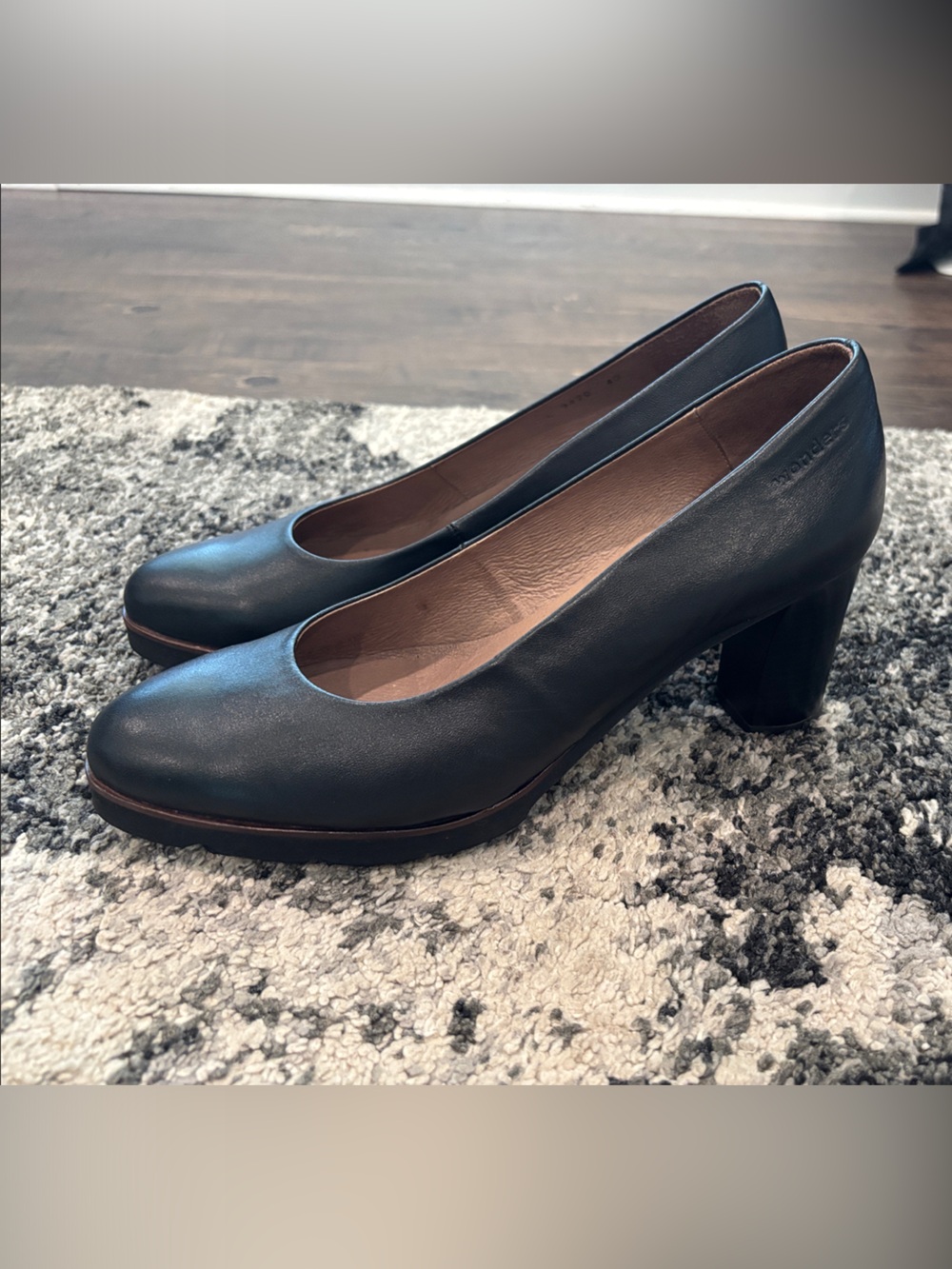 Black Leather Round-Toe Women's Block Heel Pump